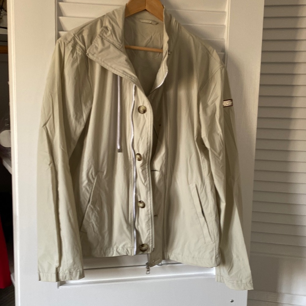 Men’s Emporio Armani light weight windbreaker.